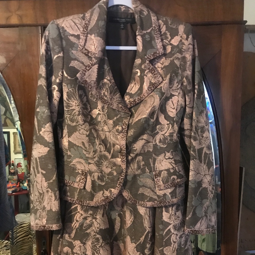 Carmen Marc Valvo collection brocade suit beaded 8